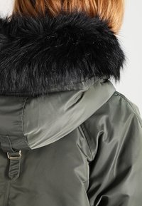 Tommy Hilfiger Abrigo de plumas - olive