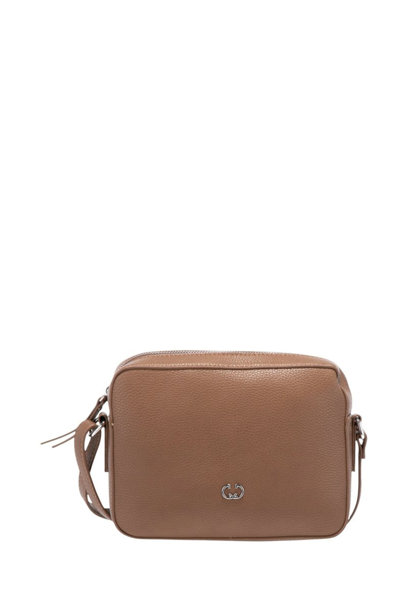 Borsa a tracolla in pelle marrone con forma rettangolare, superficie texturizzata, accessori in tonalità argento e un logo accentato sulla parte frontale.