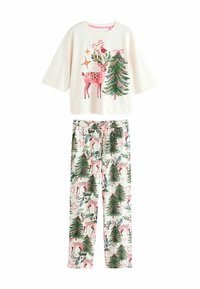 Jasnekremowy zestaw piżamowy z krótkim rękawem, ozdobiony wzorem jelenia i drzewa, oraz spodniami z powtarzającym się leśnym wzorem w odcieniach zieleni i różu.