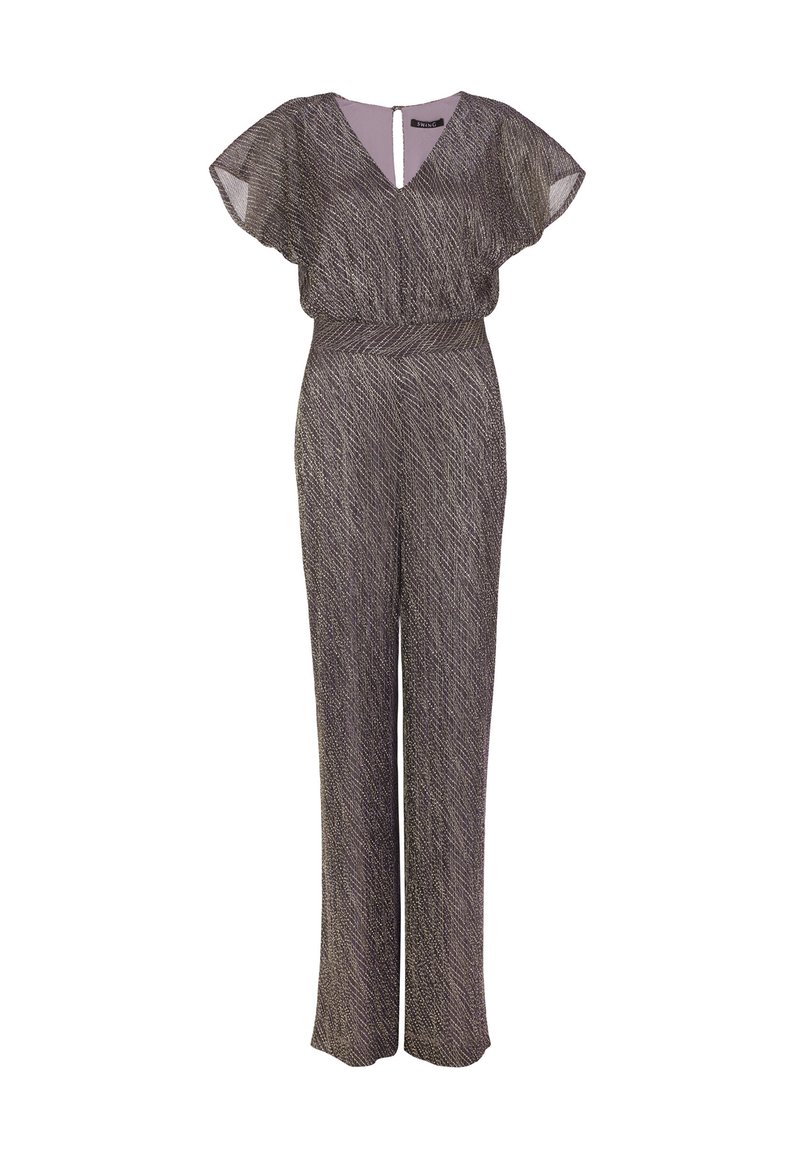 Szary kombinezon z dekoltem w kształcie litery V, krótkimi falbaniastymi rękawami i wyraźnie zaznaczoną talią. Posiada subtelny ukośny wzór oraz szerokie nogawki.