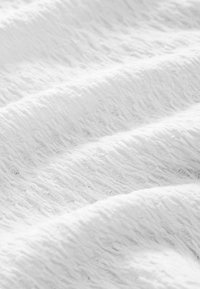Unselected, white