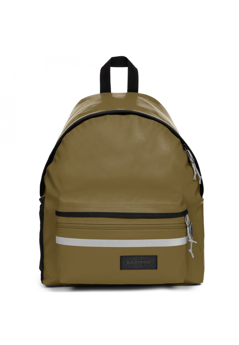 Sac à dos vert olive en matériau brillant et durable. Il dispose d'une poche frontale zippée avec une bande argentée et un patch logo noir.