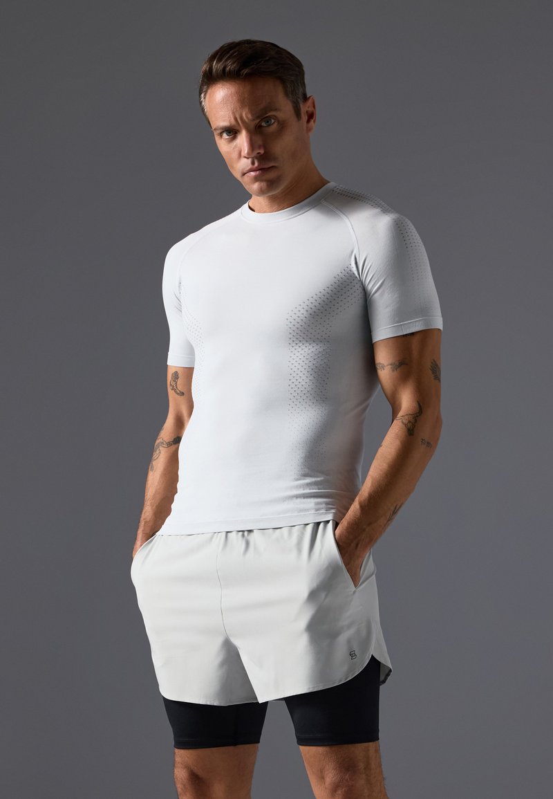 Pier One Sport SHORT SLEEVE SEAMLESS - Αθλητικό μπλουζάκι - off-white