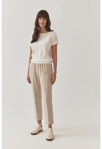 TATUUM RITIA - Apdrukāts T-krekls - off white