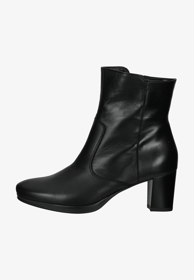 Bottine en cuir noir avec un design ajusté, bout rond et un talon bloc. Texture lisse avec des détails de couture minimaux.