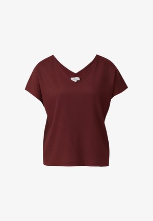 Bluzka z krótkim rękawem w kolorze bordowym, prążkowana, z dekoltem w serek, luźnego kroju i małą metką marki przy kołnierzu.