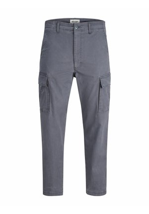Pantalon cargo gris pour hommes avec poches à rabat latérales, passants pour ceinture et fermeture à bouton à la taille.