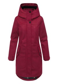 Czerwony płaszcz z mieszanki wełny z wysokim kołnierzem, dużymi kieszeniami z przodu i zapięciem na guziki. Posiada lekko zaokrąglony dół i teksturowane wykończenie.