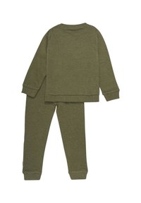 Olivgrünes zweiteiliges Loungewear-Set aus weichem Stoff. Enthält ein langärmliges Oberteil mit Rundhalsausschnitt und passende knöchellange Hosen.