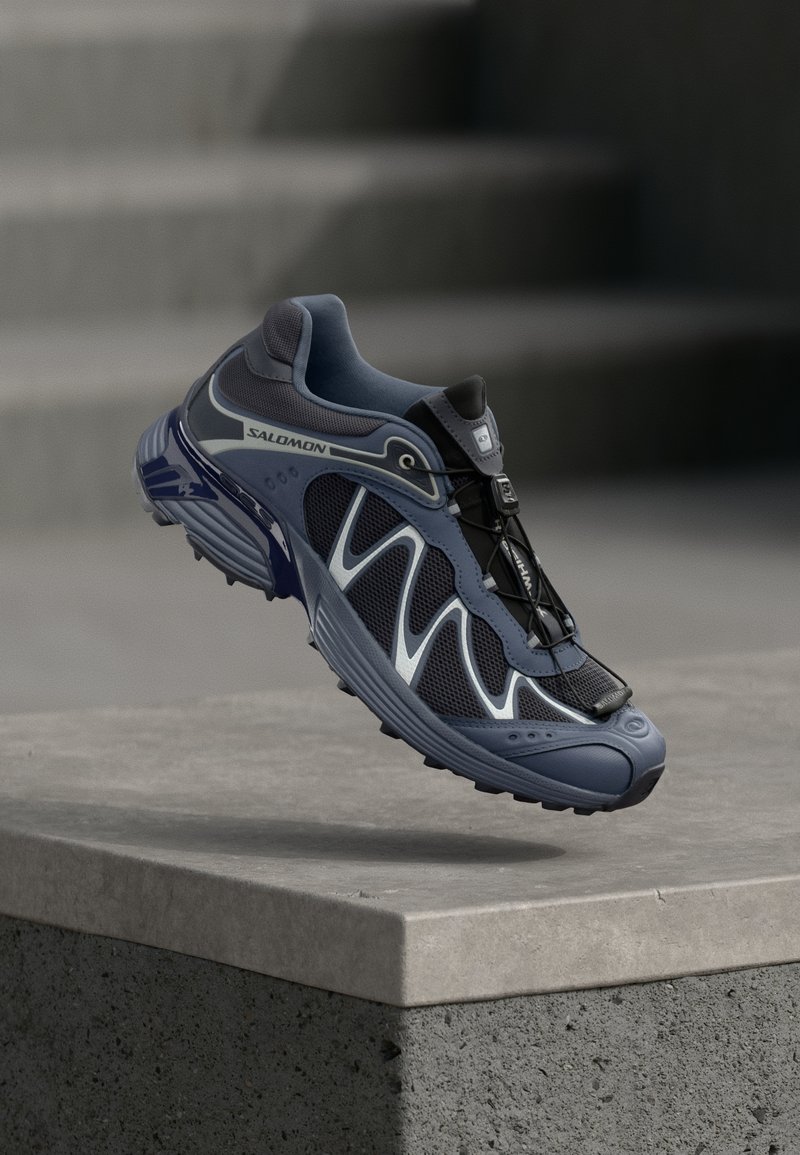 Salomon Sportstyle XT WHISPER UNISEX - Sporta apavi - iron/grisaille/silver-coloured