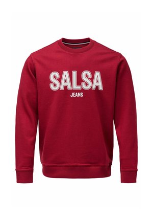 Rdeča majica s kapuco, okroglim ovratnikom, dolgimi rokavi in rebrastimi manšetami. Na sprednji strani je velik bel napis "SALSA JEANS".