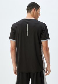 Koton - T-shirt z nadrukiem