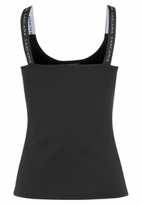 Schwarzes Tanktop mit breiten Trägern und weißem Logotext. Glattes, elastisches Material; rechteckiger Ausschnitt; taillierte Form. Flache Nähte.