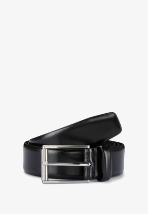 Zwarte leren riem met een gladde afwerking, voorzien van een zilveren metalen gesp en een klassieke rechthoekige vorm.
