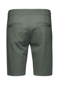 Groene katoenen shorts met een gladde textuur, voorzien van een elastische tailleband en twee achterzakken, ontworpen in een knielange snit.