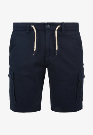 Navy blue cargo shorts yang terbuat dari katun dengan penutupan kancing dan tali serut. Dilengkapi dengan dua saku samping dengan penutupan flap dan kancing.