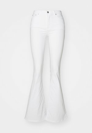 Jean blanc évasé à taille haute, en denim. Doté d'une fermeture à bouton à l'avant et de cinq poches. Tissu lisse et texturé.