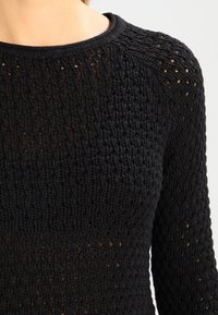 QS Sweter
