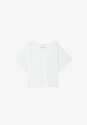 Balta, trumpomis rankovėmis, dėžutės formos marškinėliai su apvalia iškirpte ir lygiu paviršiumi. Yra raglan tipo rankovės ir šiek tiek sutrumpintas hem.