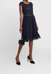 s.Oliver BLACK LABEL Vestito elegante - dark blue