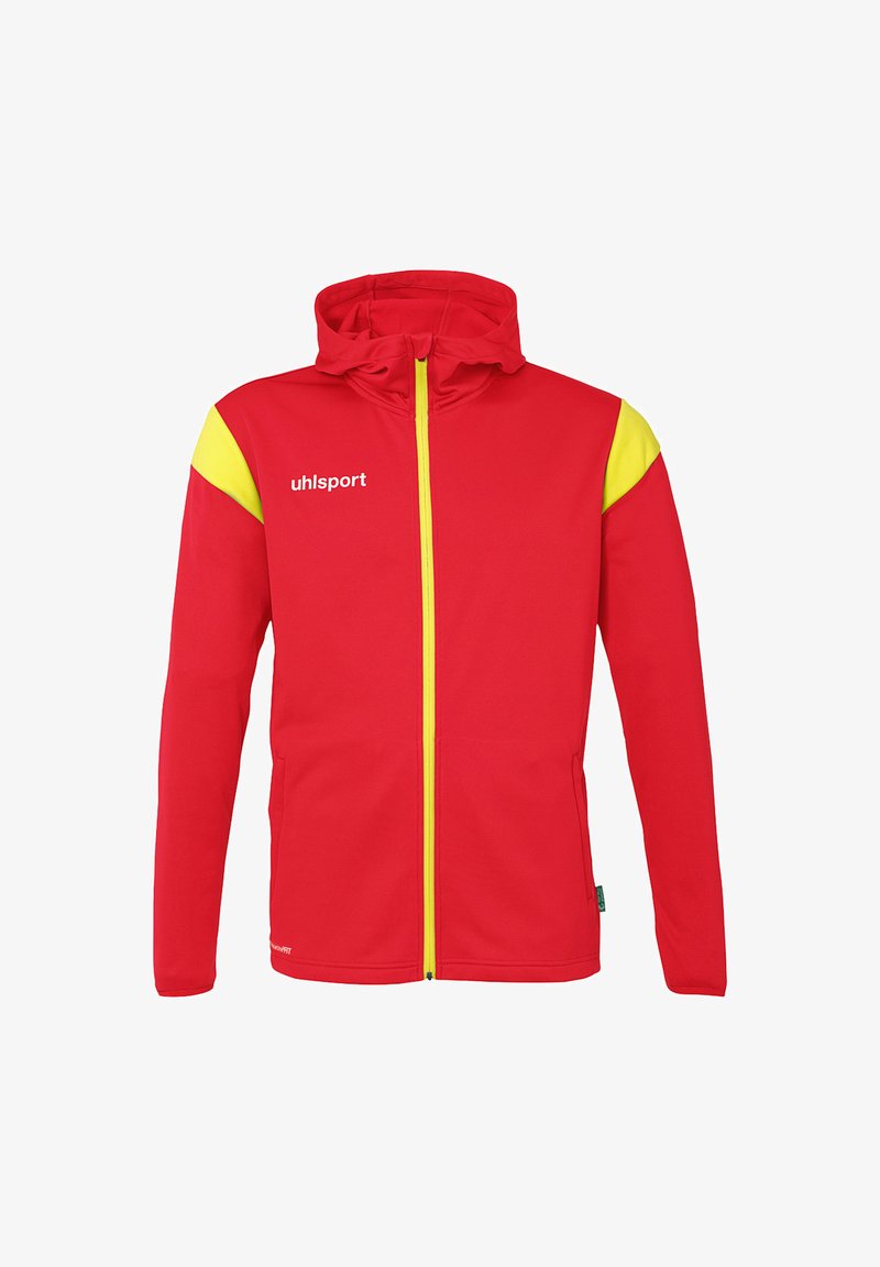 Rode ritsjack met capuchon, gele accenten op de schouders, gemaakt van gladde stof. Voorzien van zijzakken en een merklogo op de borst.