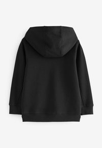 Haut à capuche noir avec une texture douce et lisse, présentant une capuche à cordon, des manches longues, et des poignets et un ourlet côtelés. Aucunes graphiques ou motifs visibles.