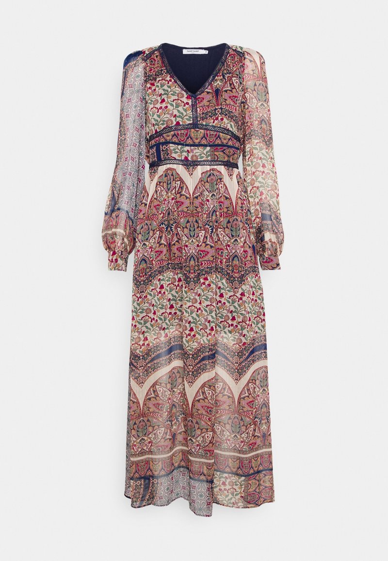 Robe longue à manches longues avec imprimé paisley et floral, encolure en V et taille cintrée dans des nuances de rouge, bleu et beige sur tissu transparent.