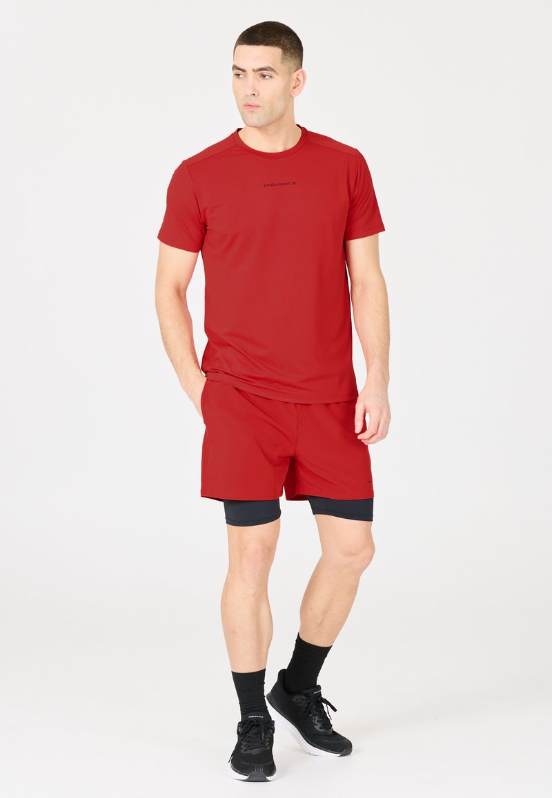 Endurance Dubbla shorts -  urban red