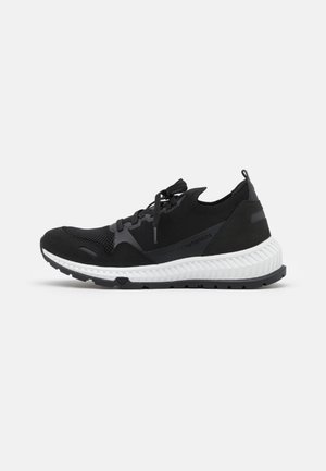 Matalavartiset tennarit - black