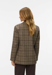 Vero Moda VMCAILIE - Halflange jas - chocolate torte