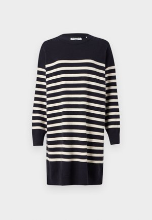 Vestido de punto a rayas en tonos azul marino y crema, con cuello redondo, mangas tres cuartos y dobladillo acanalado. Tejido suave con una textura lisa.