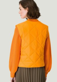 zero Waistcoat - dark cheddar