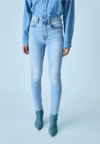 Stradivarius Vaqueros pitillo - light-blue denim