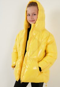 LELA REGULAR FIT - Wintermantel - yellow