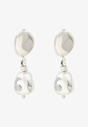Boucles d'oreilles pendantes en argent avec un sommet organique arrondi et un drop plus grand, les deux avec une finition polie. Accents texturés présents.