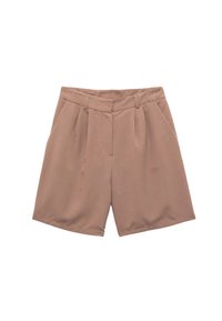 Shorts de cintura alta en color beige con pliegues frontales, pasadores para cinturón, bolsillos laterales y un cierre frontal oculto, exhibidos sobre un fondo blanco.