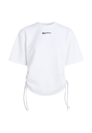 Bílé tričko s krátkým rukávem s nápisem "KARL LAGERFELD JEANS" na hrudi a nastavitelnými bočními stahovacími šňůrkami vytvářejícími řasené detaily.