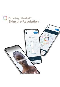 Tre smartphones viser SmartAppGuided hudplejeapp: ansigtsscanning, daglig rutinekalender og hudtilstandsanalyse med ikoner og fremgangsvurderinger.