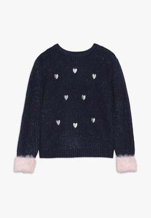 Granatowy sweter z dzianiny z siedmioma małymi haftowanymi serduszkami z przodu oraz jasnoróżowymi puszystymi mankietami na długich rękawach.