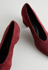Next Klassikalised kontsakingad - berry red