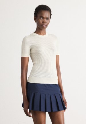 - T-shirt basic
