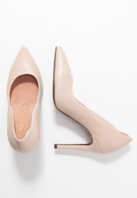 Tamaris Heart & Sole Decolleté - nude
