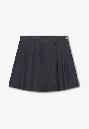 Gonna mini in denim blu scuro con passanti per cintura, pieghe frontali e un piccolo bottone argentato sul lato destro della vita.