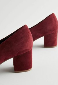 Next Klasiski papēži - mottled red