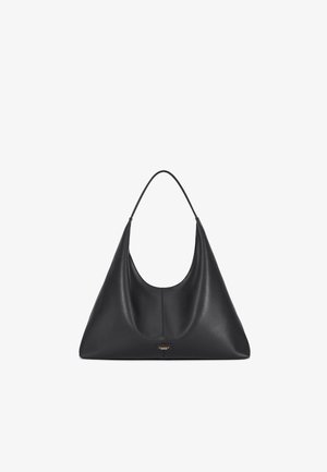 Hobo-stiilis käekott, mis on valmistatud siledast mustast nahast. Omab laia, kõverat sangat ja diskreetset brändi logo ristküliku kujulisel plaadil.