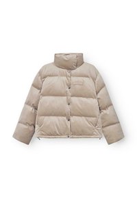 Giacca trapuntata beige con colletto alto, bottoni a pressione e silhouette ampia. Presenta una tasca con toppa e cerniere laterali per la regolazione.