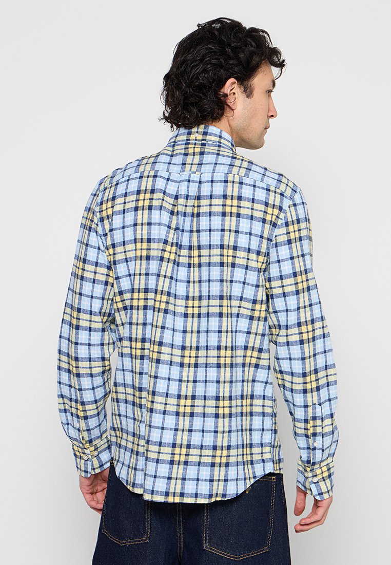 REGULAR FIT