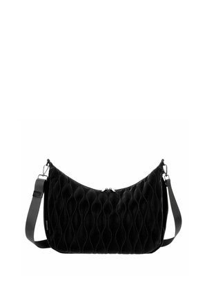 Sac d'épaule matelassé noir avec fermeture éclair incurvée sur le dessus et bandoulière en tissu ajustable fixée par des fermoirs métalliques.