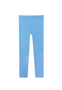 Jasnoniebieskie podzirażające legginsy z szerokim paskiem w talii. Tkanina jest gładka i elastyczna, oferując dopasowaną sylwetkę.