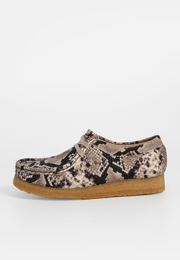 Zapatos con cordones